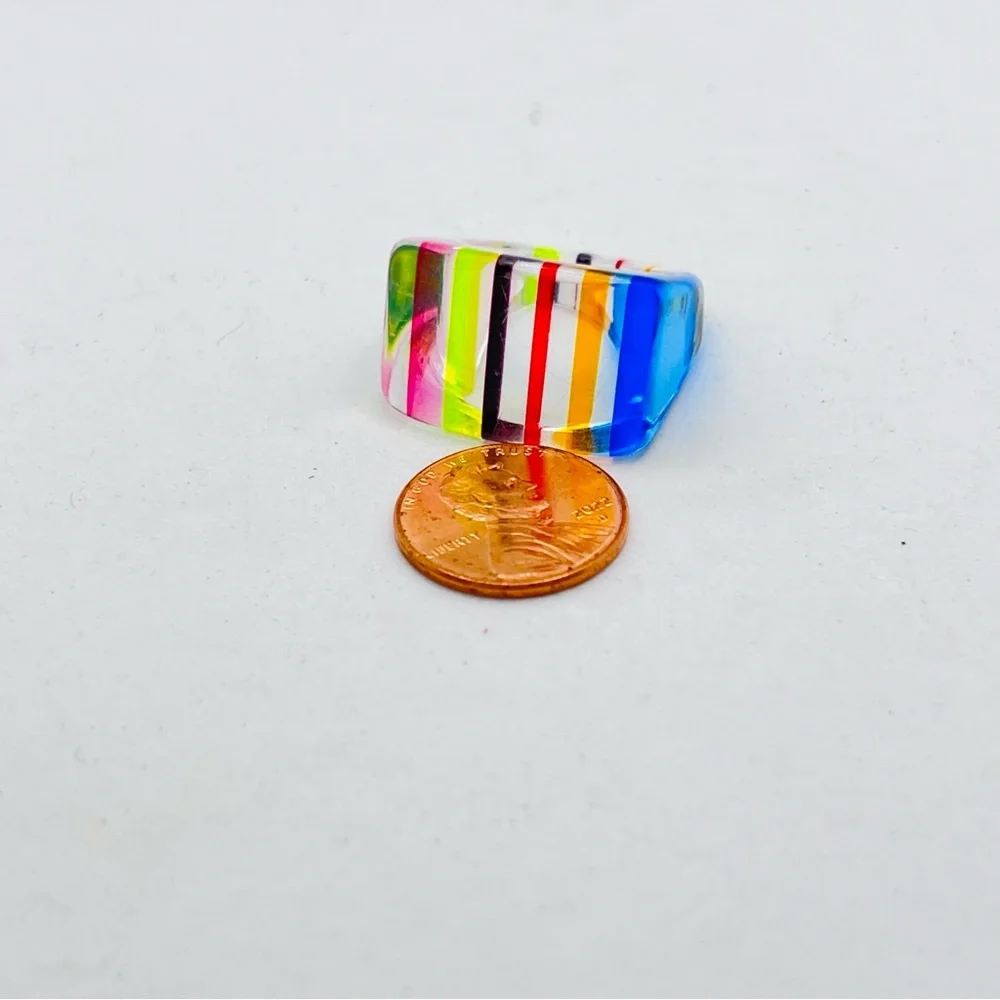 Vtg Lucite Ring 60's70's Vibrant Stripes Neon Green, Blue, Purple, Pink Yellow - Picture 5 of 6